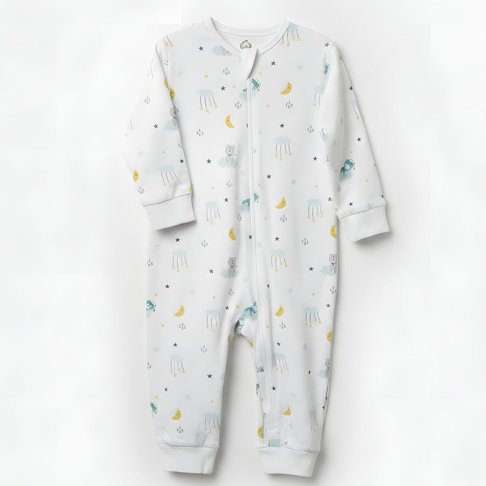 Vit pyjamas med dragkedja i ekologisk bomull, mönster med moln, stjärnor och månar – Snödroppen Himmelens vänner kollektion