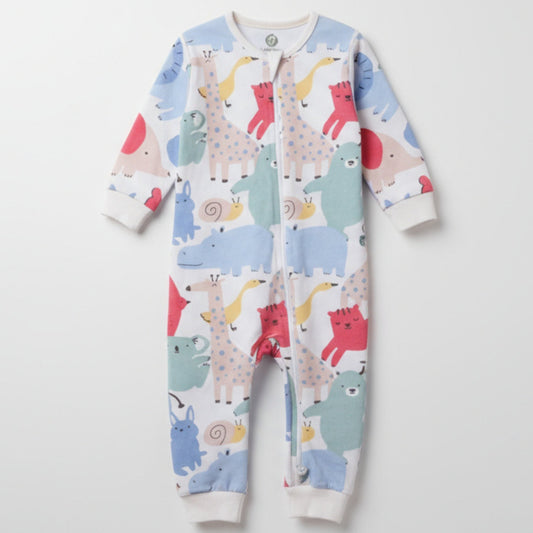 Ekologisk pyjamas Safari Vänner i GOTS-certifierad bomull med färgglada djurmönster och dragkedja framtill.